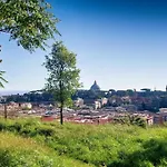 Fontana Di Trevi Apartment, 24h Check-in
