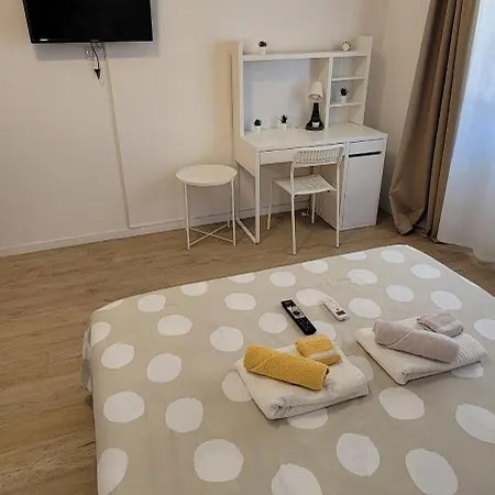 Fontana Di Trevi Apartment, 24h Check-in Guest house